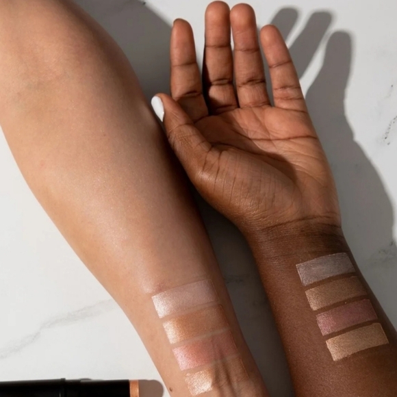 🩷 3/$15 Give Them Lala Highlighting Stick: GOLDEN GIRL NIB - Picture 3 of 3